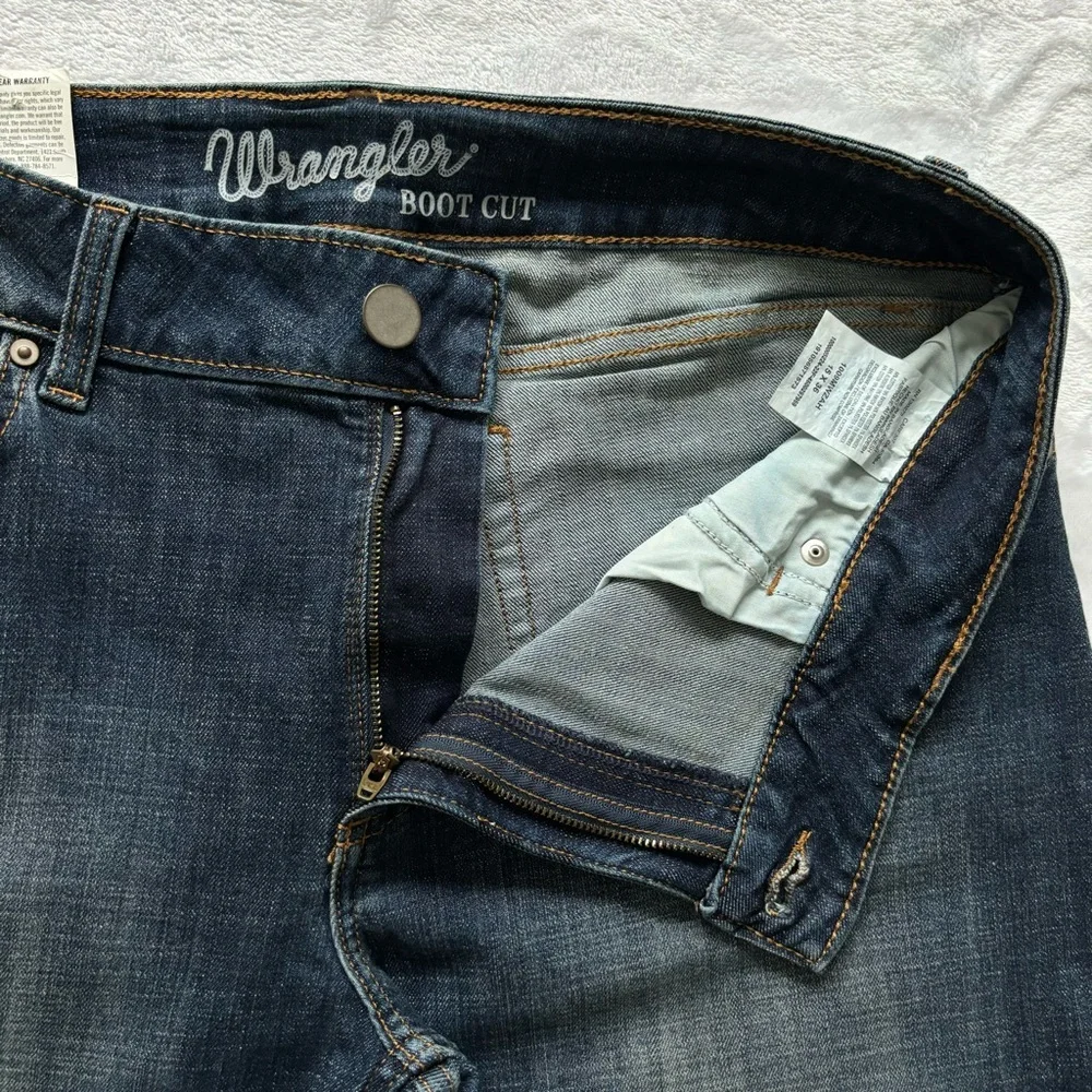 WRANGLER Classic Mid Rise Bootcut Blue Jeans--NWT—15 - Picture 3 of 14